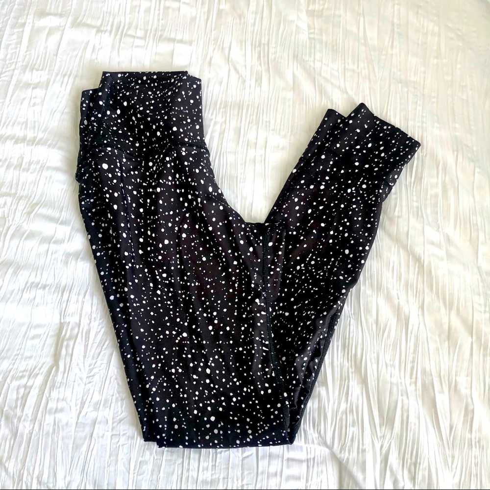 Black w/white dotted leggings